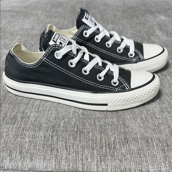 Converse Chuck Taylor All Star Low Top Unisex Sneakers Womens 6 Mens 4 - Picture 1 of 8